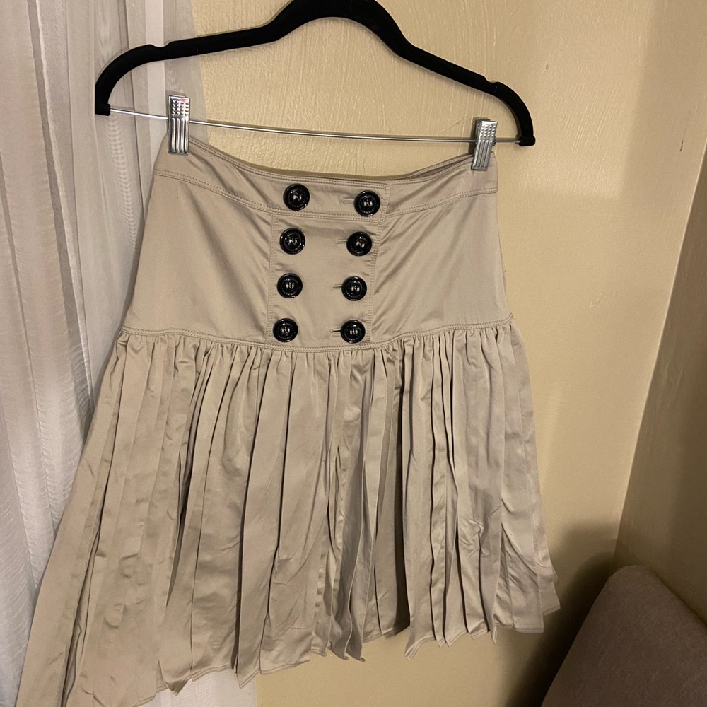 Pleated khaki Burberry skirt